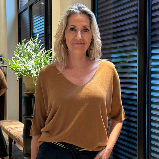 Top Joy V-hals Camel - Peet kleding