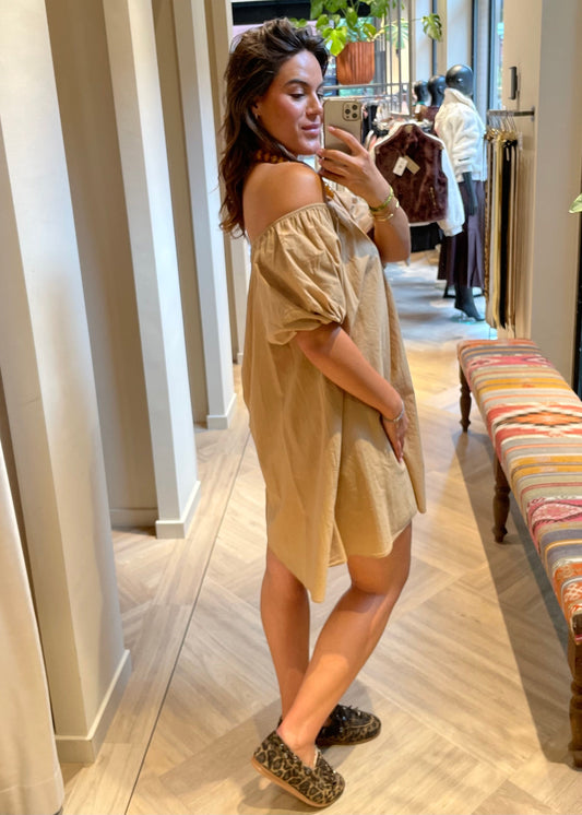 Jurk Maria Offshoulder Camel - Peet kleding