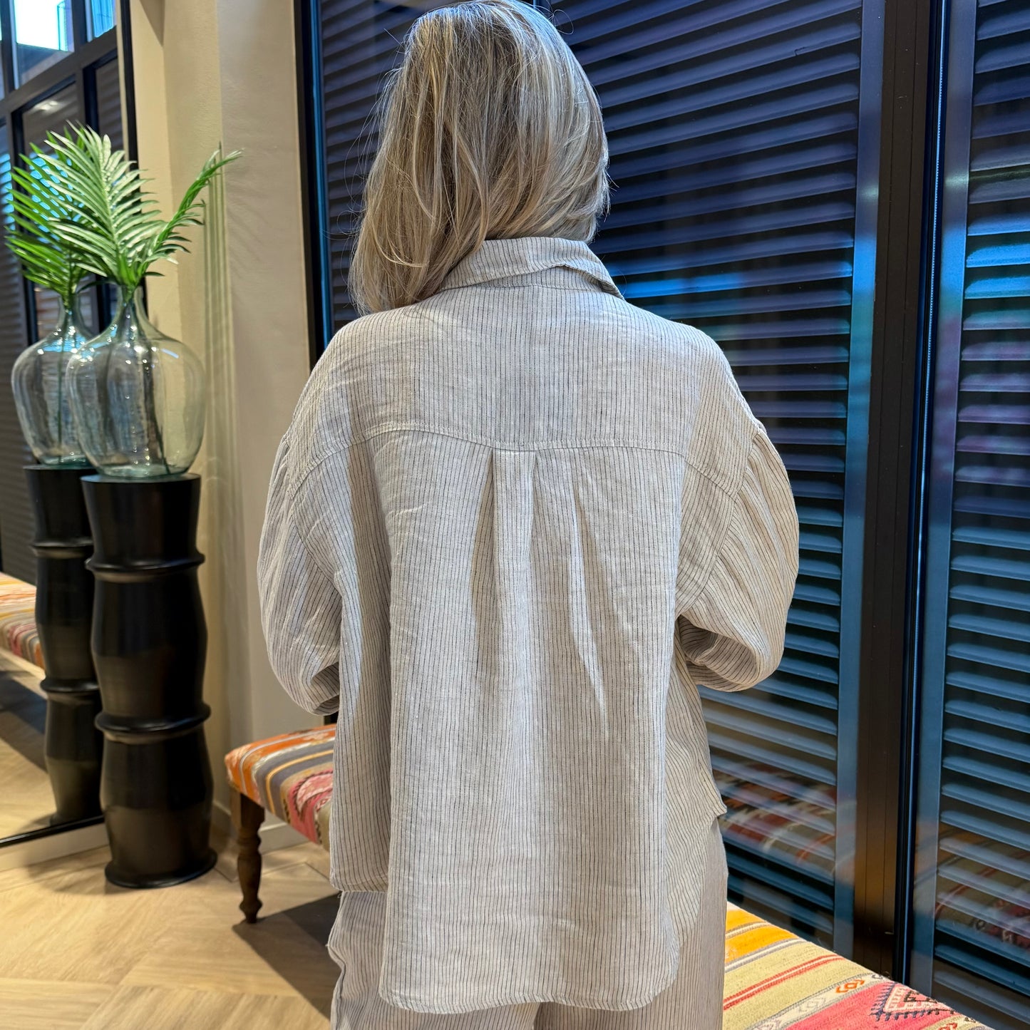 With Black Blouse Willow Streep - Peet kleding