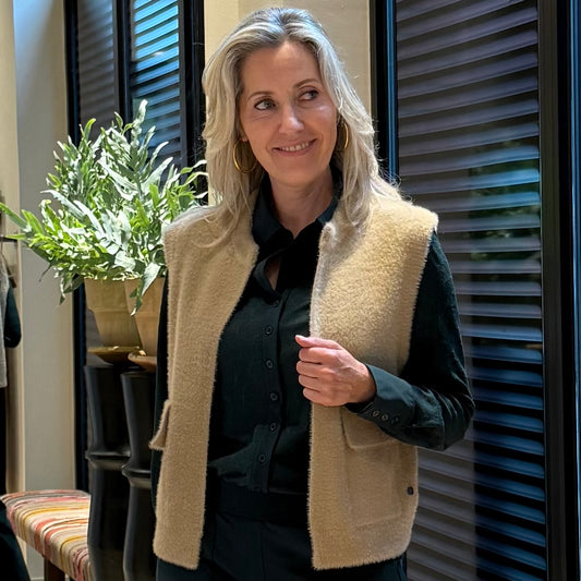 Triple Nine - Fluffy Gilet Inky Beige - 9001 - Peet kleding