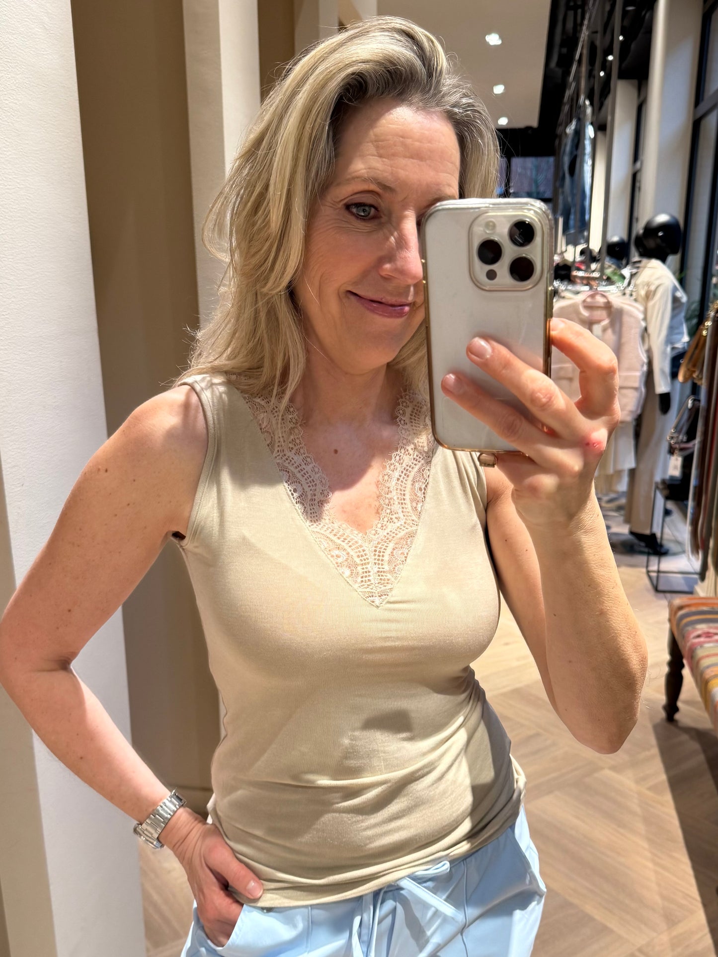 Triple Nine - Cashmere Top Sisi Beige - 9005 - Peet kleding