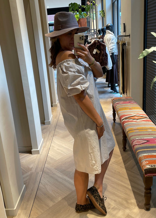 Jurk Claire Offshoulder Beige - Peet kleding