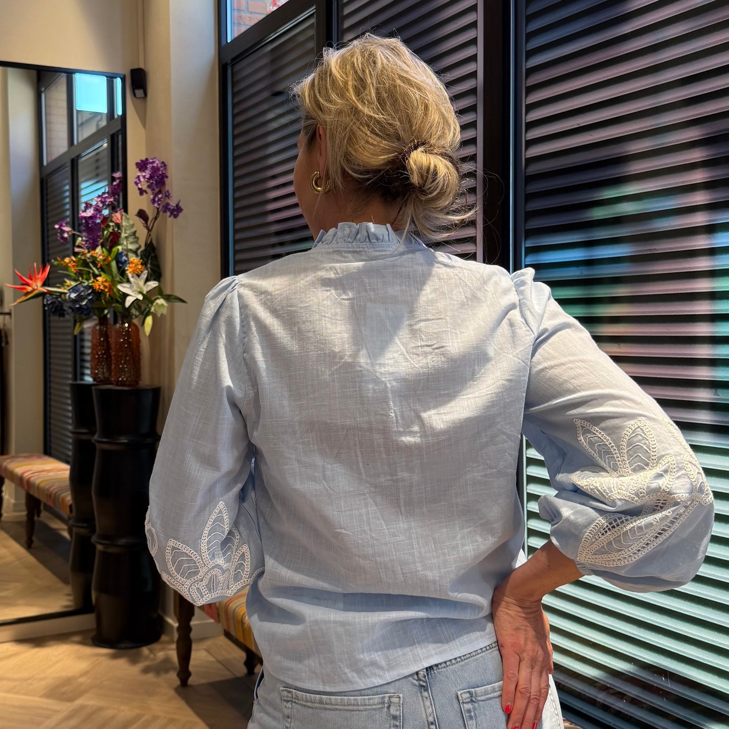 Blouse Indy Lichtblauw Wit - Peet kleding