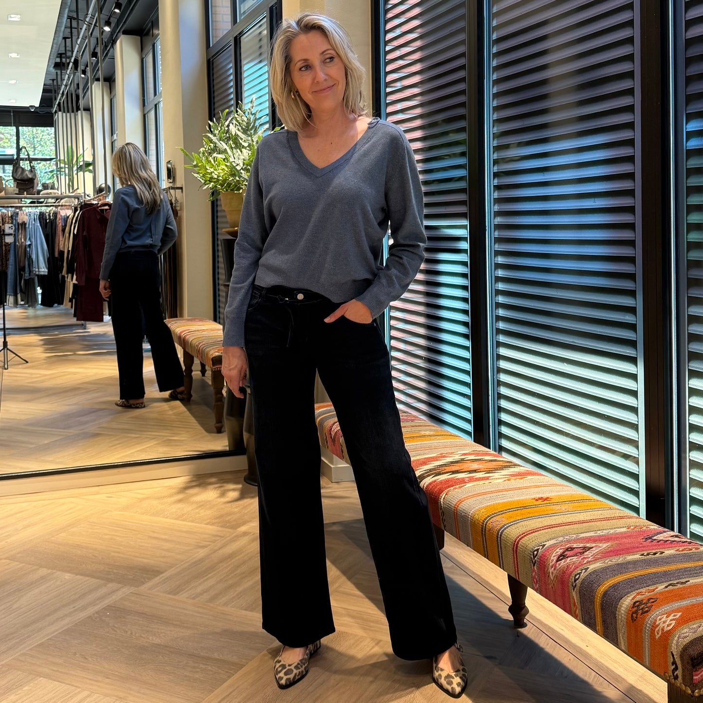 Yaya Trui Dubbel V-hals Blauw - Peet kleding