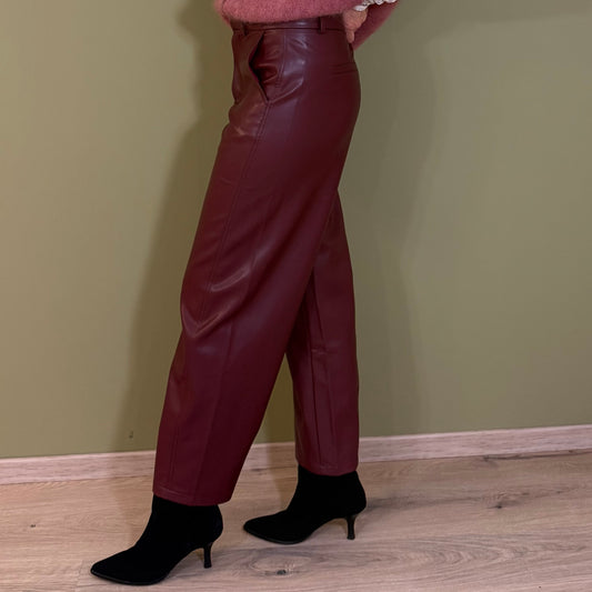 Ambika Barrel Broek PU Bordeaux - Peet kleding