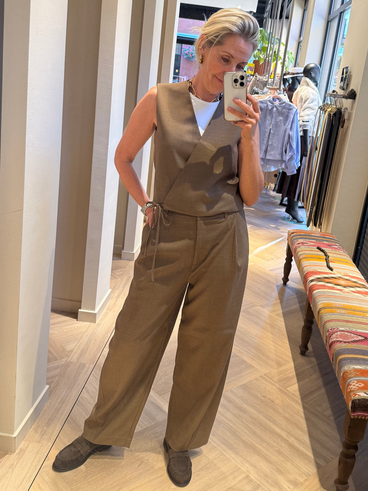 Yaya Gilet Teak Brown - Peet kleding