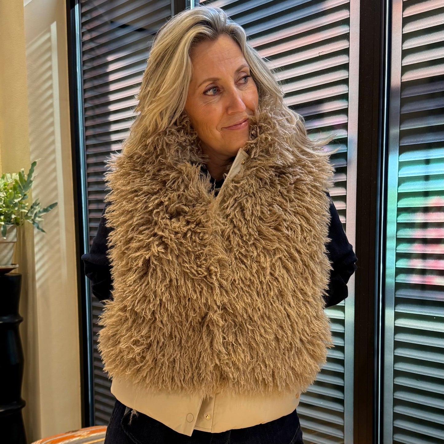 Zhrill Bodywarmer Ane Taupe - Peet kleding