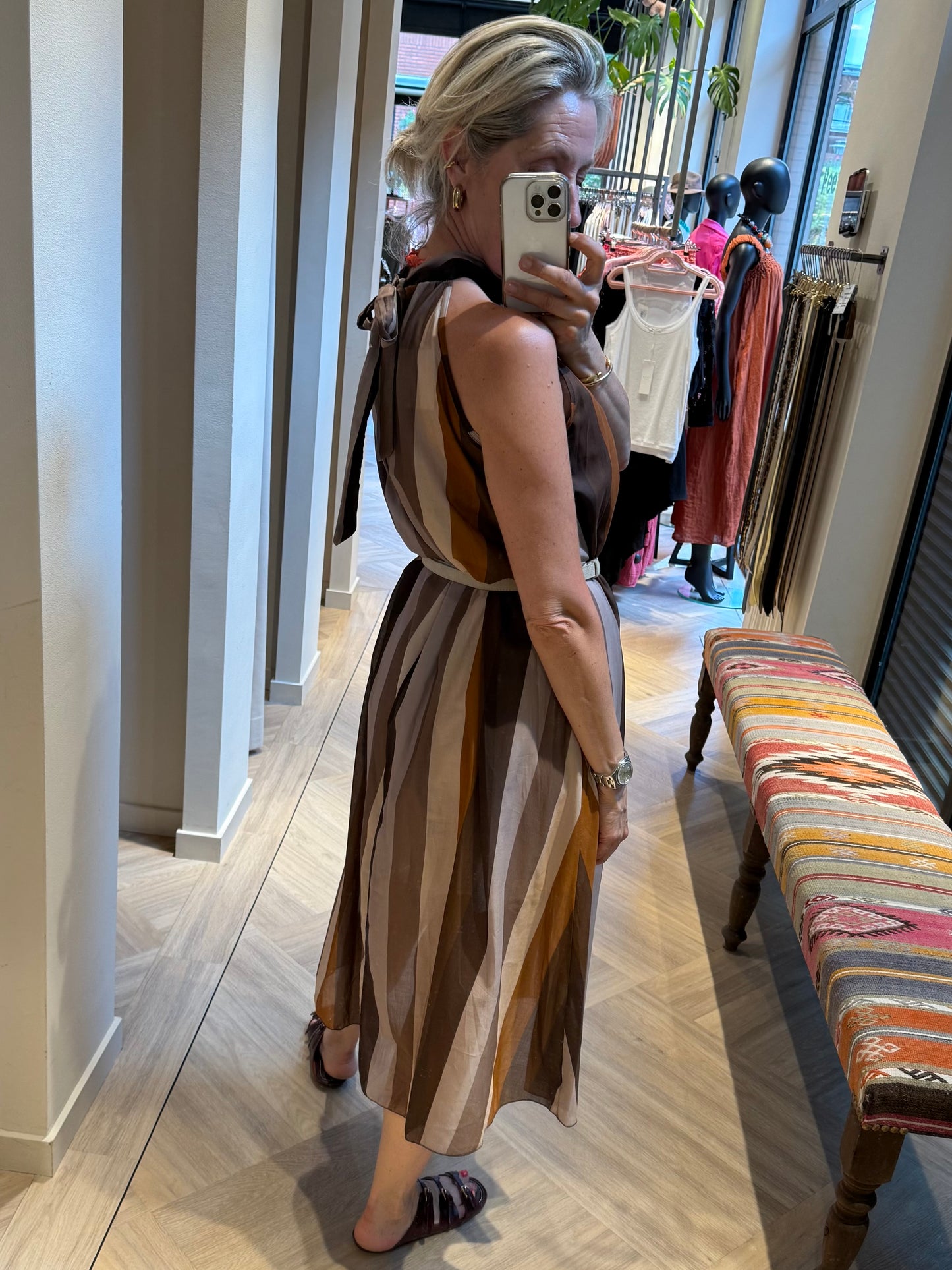 Jurk Halter Silky Streep Bruin