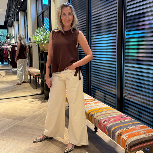 Gebreide Top Mouwloos Lucy Bruin - Peet kleding