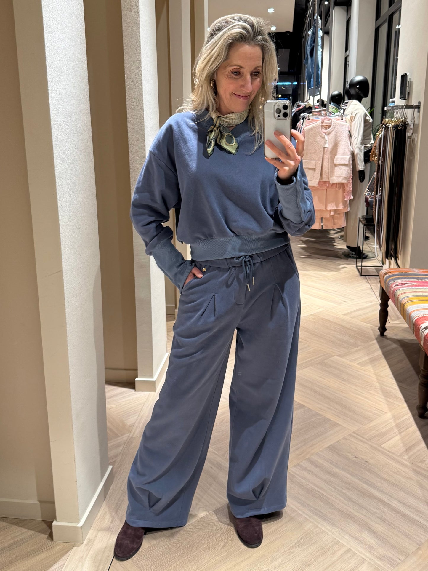 Ambika Jogger Corrie Blauw - Peet kleding