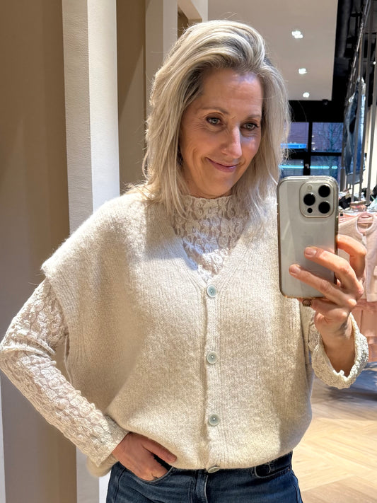 Gilet Nima Alpaca Zand - Peet kleding