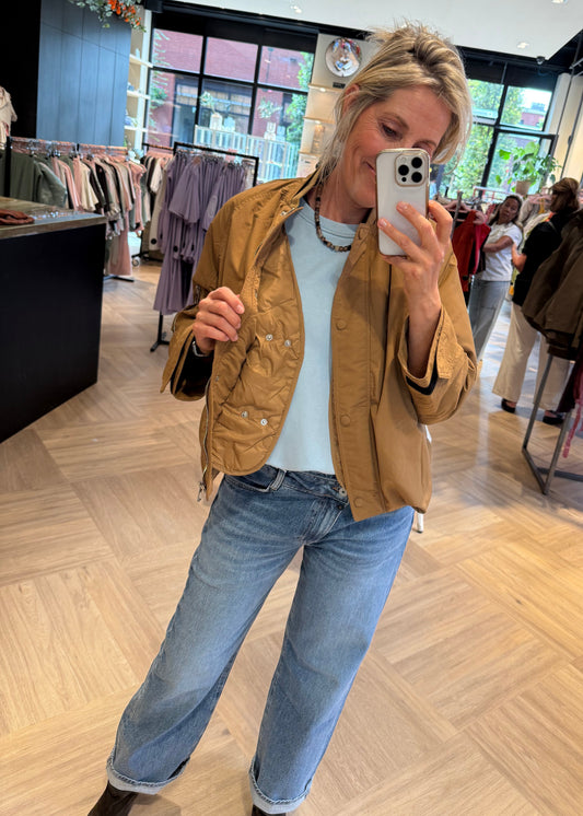 With Black Grappy Bomber Camel - Peet kleding