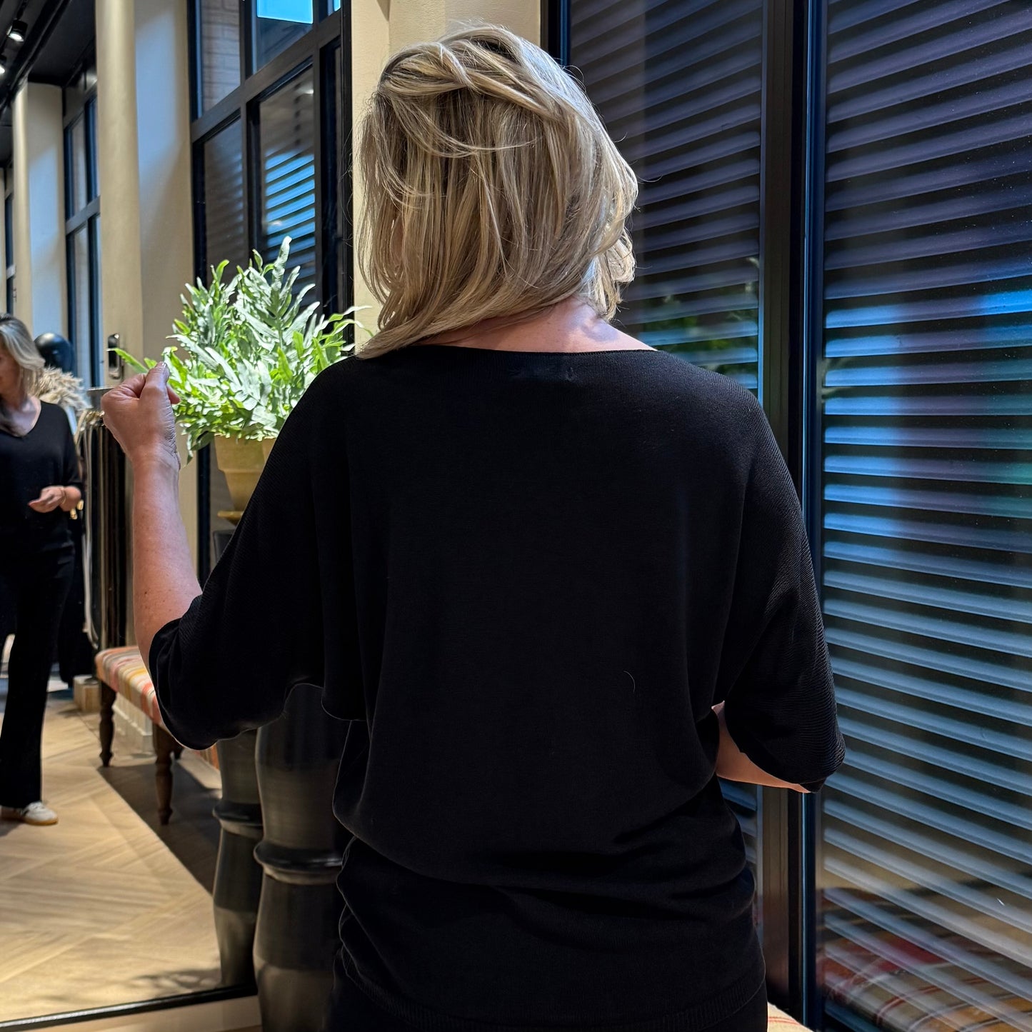 Top Joy V-hals Zwart - Peet kleding