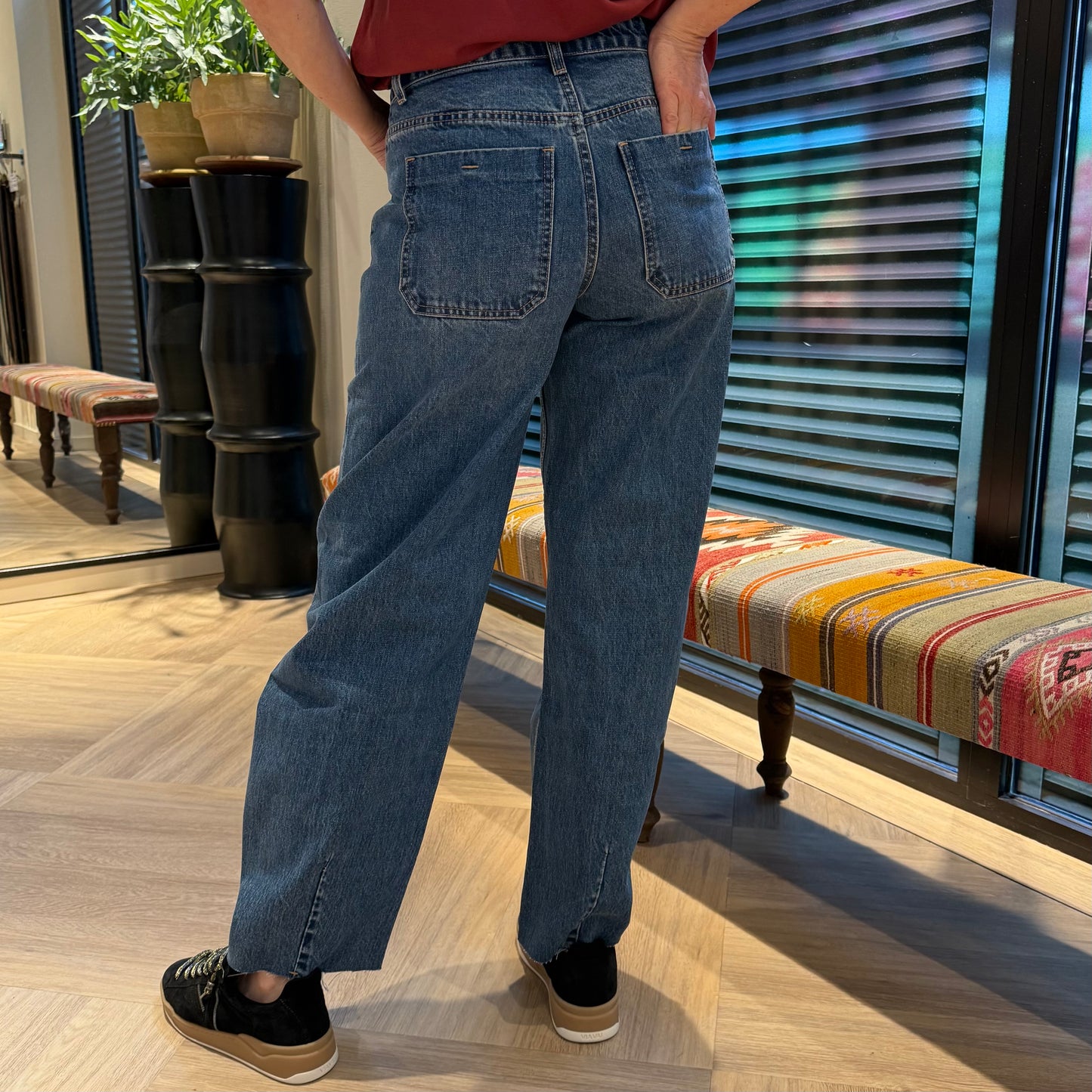 With Black Peyton Barrel Jeans - Peet kleding