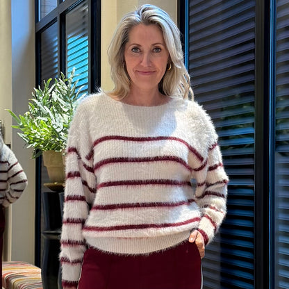 Red Button Fuzzy Sweater Ruby - Peet kleding