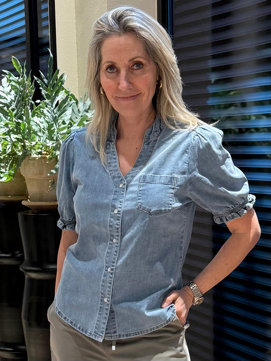 Red Button Blouse Victoria Denim Lichtblauw - Peet kleding