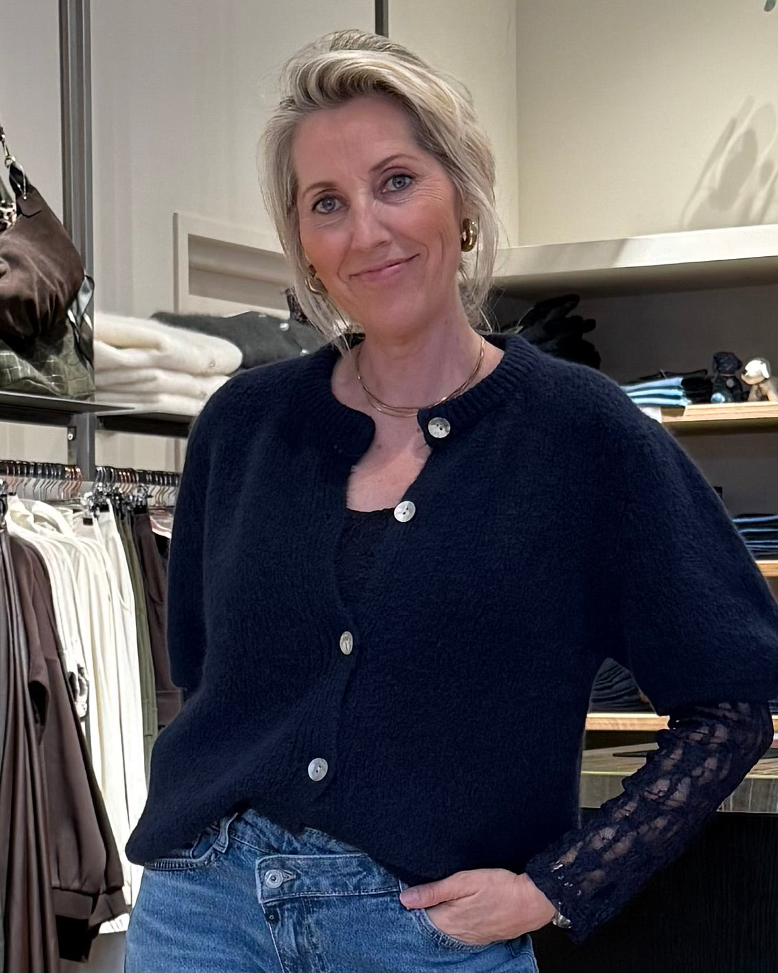 Triple Nine - Kanten Top Lucy Navy - Peet kleding