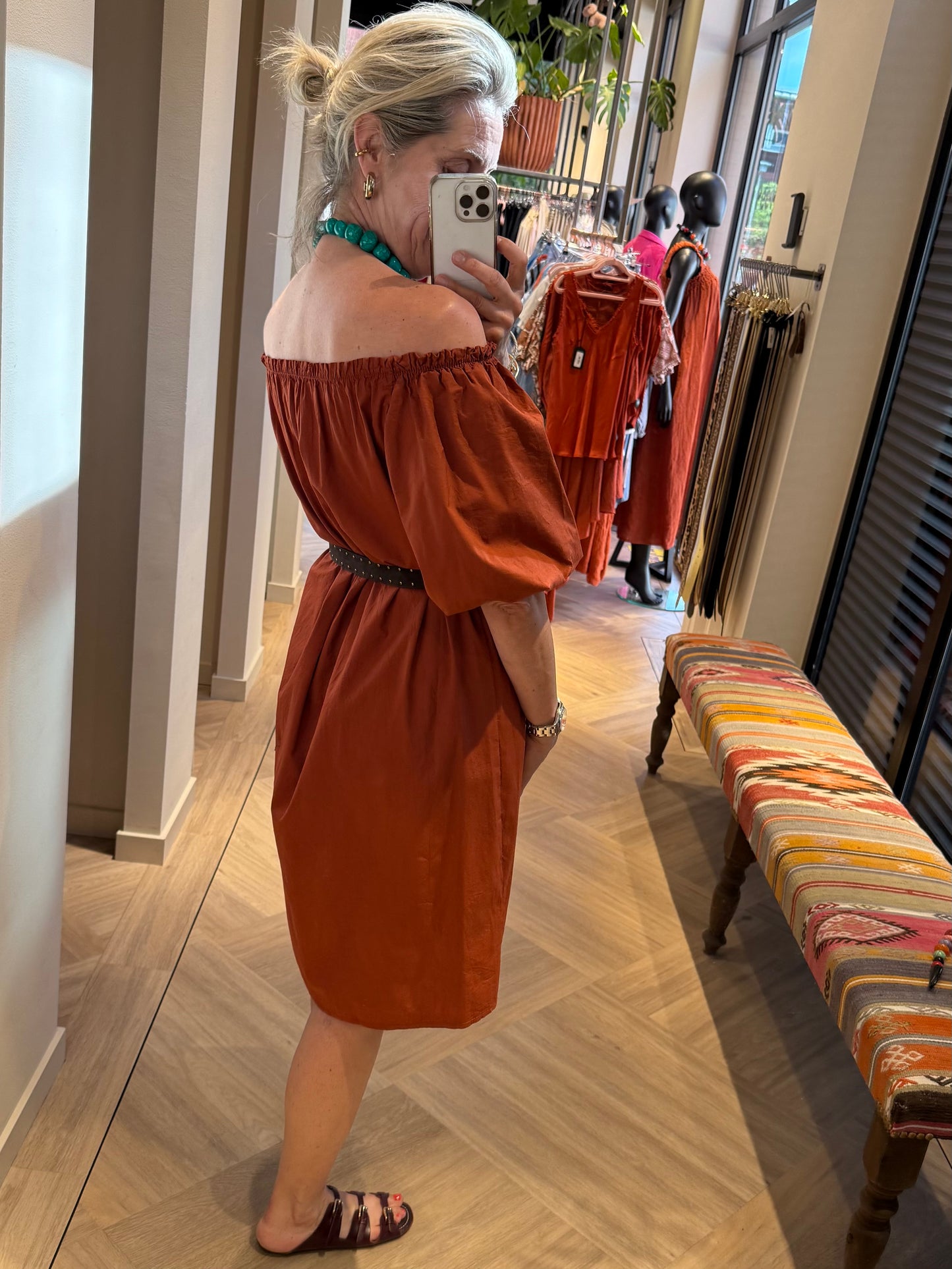 Jurk Claire Offshoulder Brique - Peet kleding