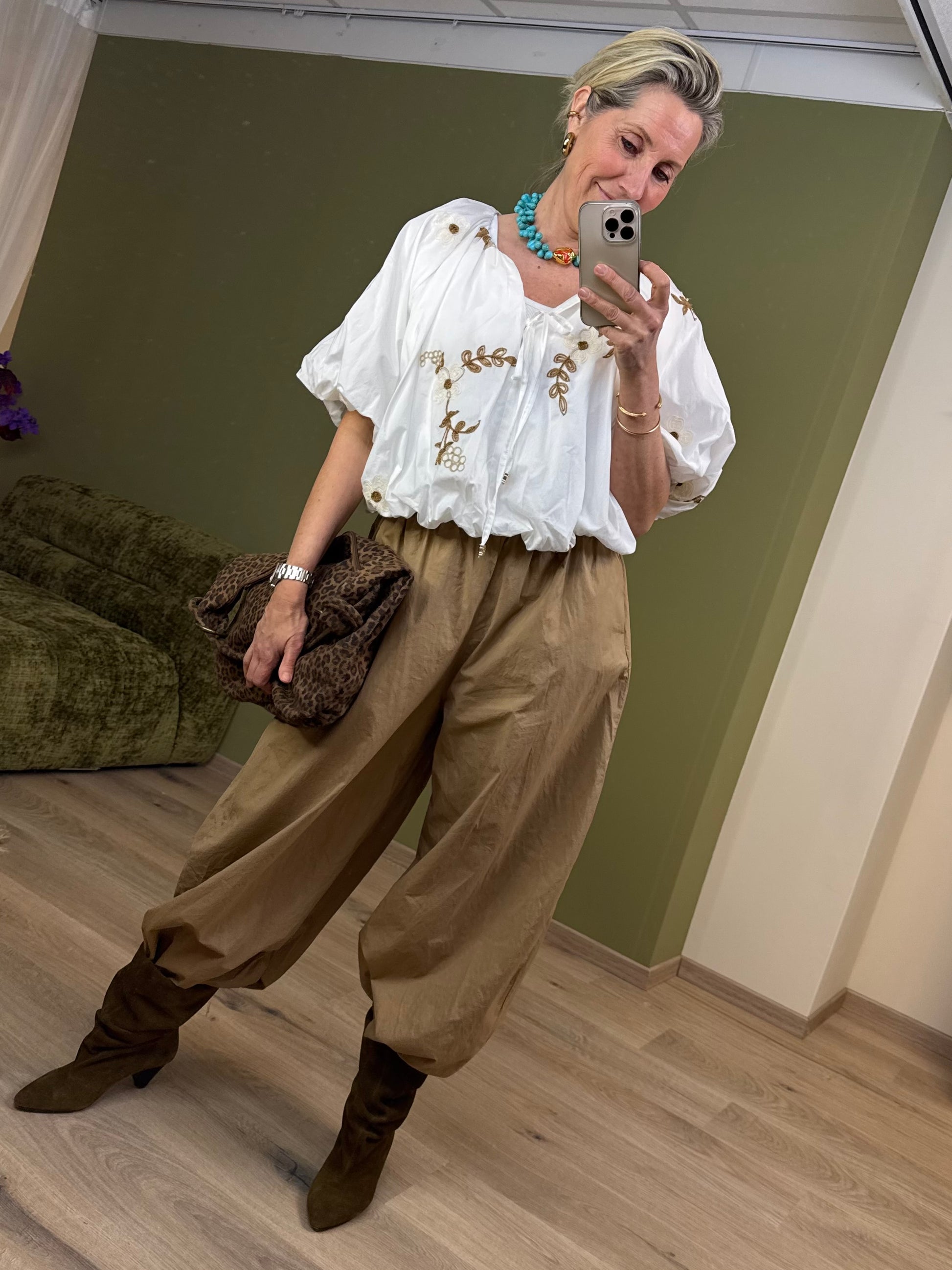 Blouse Boxy Embroid Flower Offwhite - Peet kleding