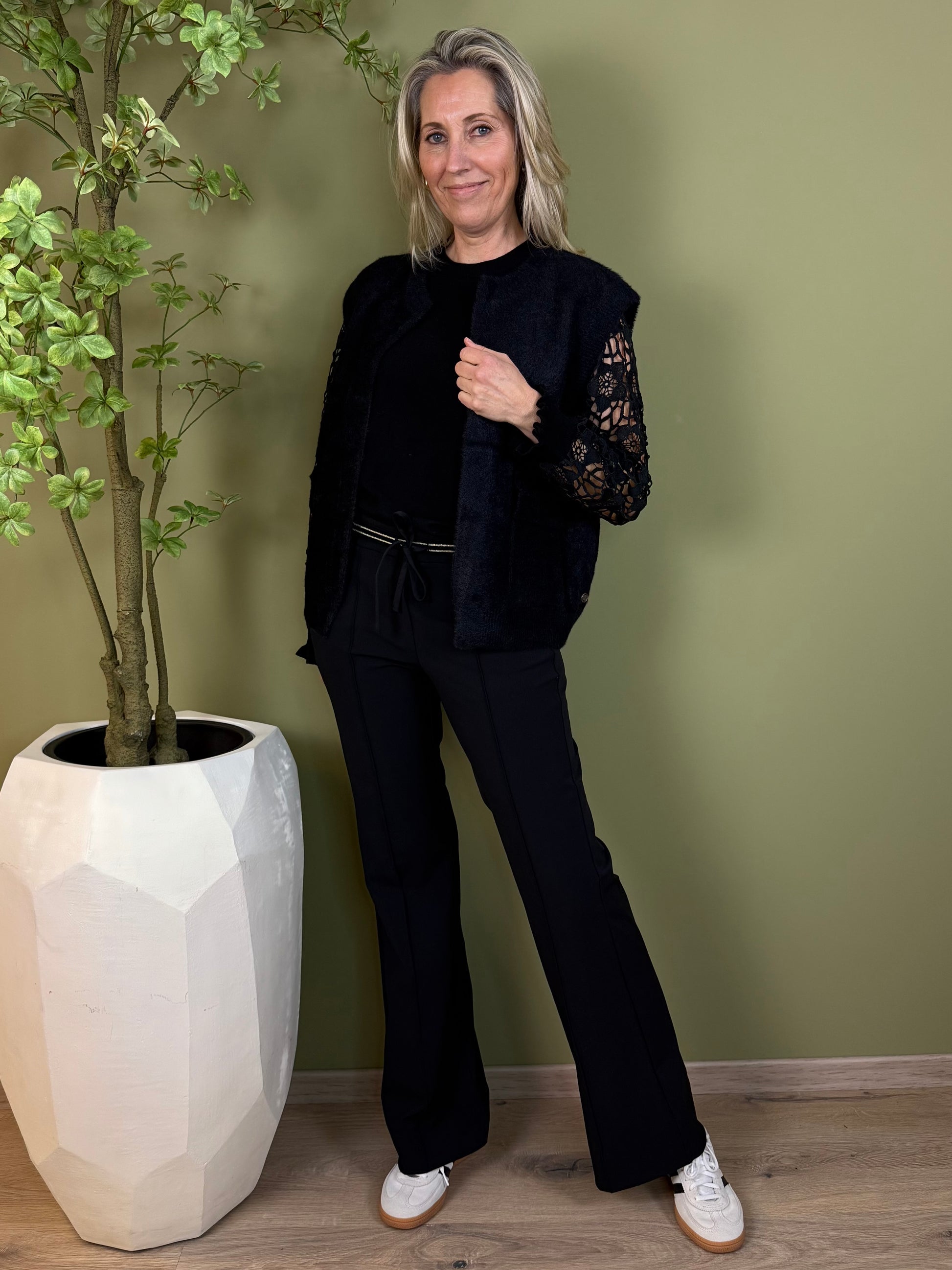 Triple Nine - Trui Louise Zwart - 9006 - Peet kleding