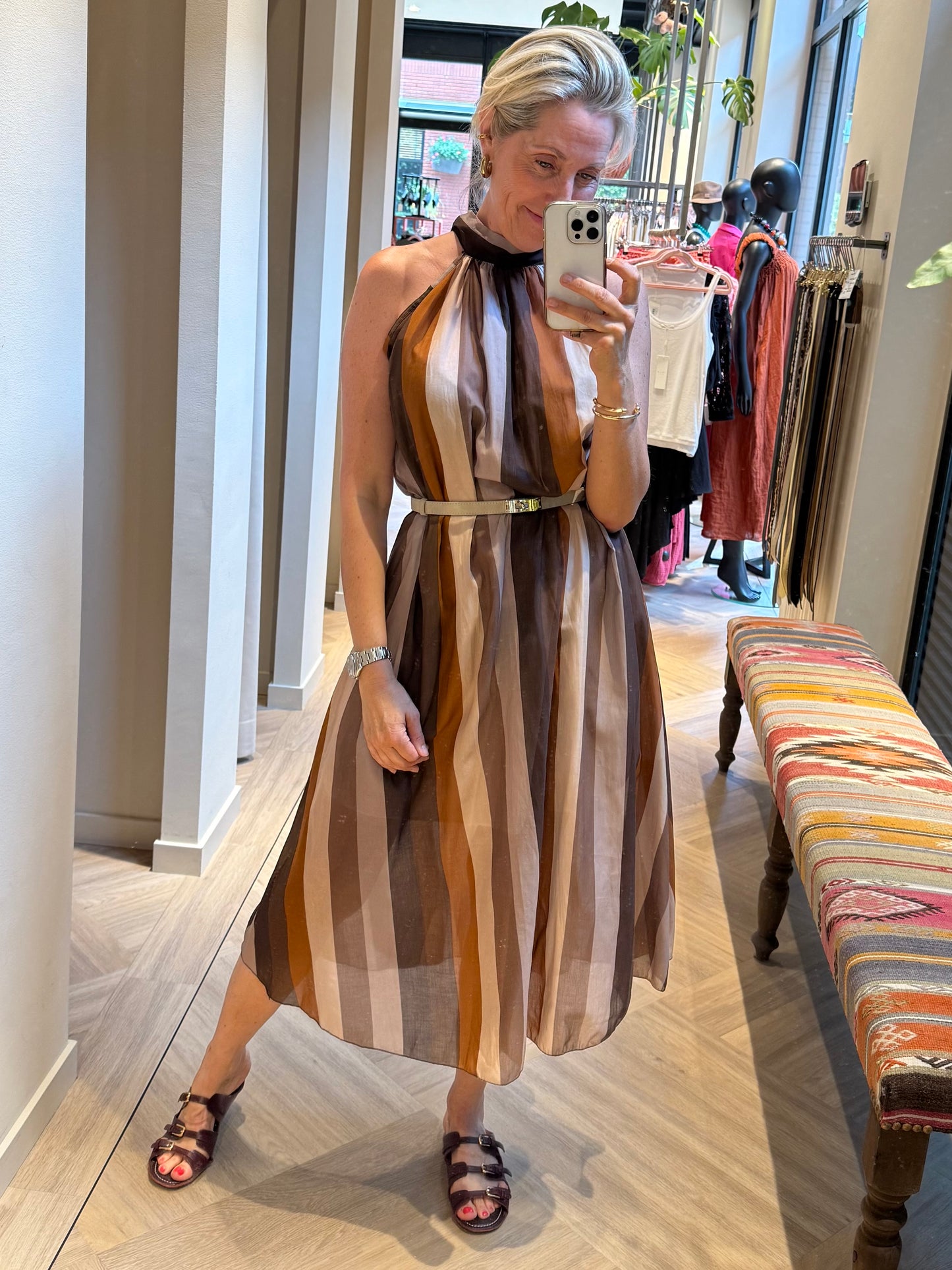 Jurk Halter Silky Streep Bruin