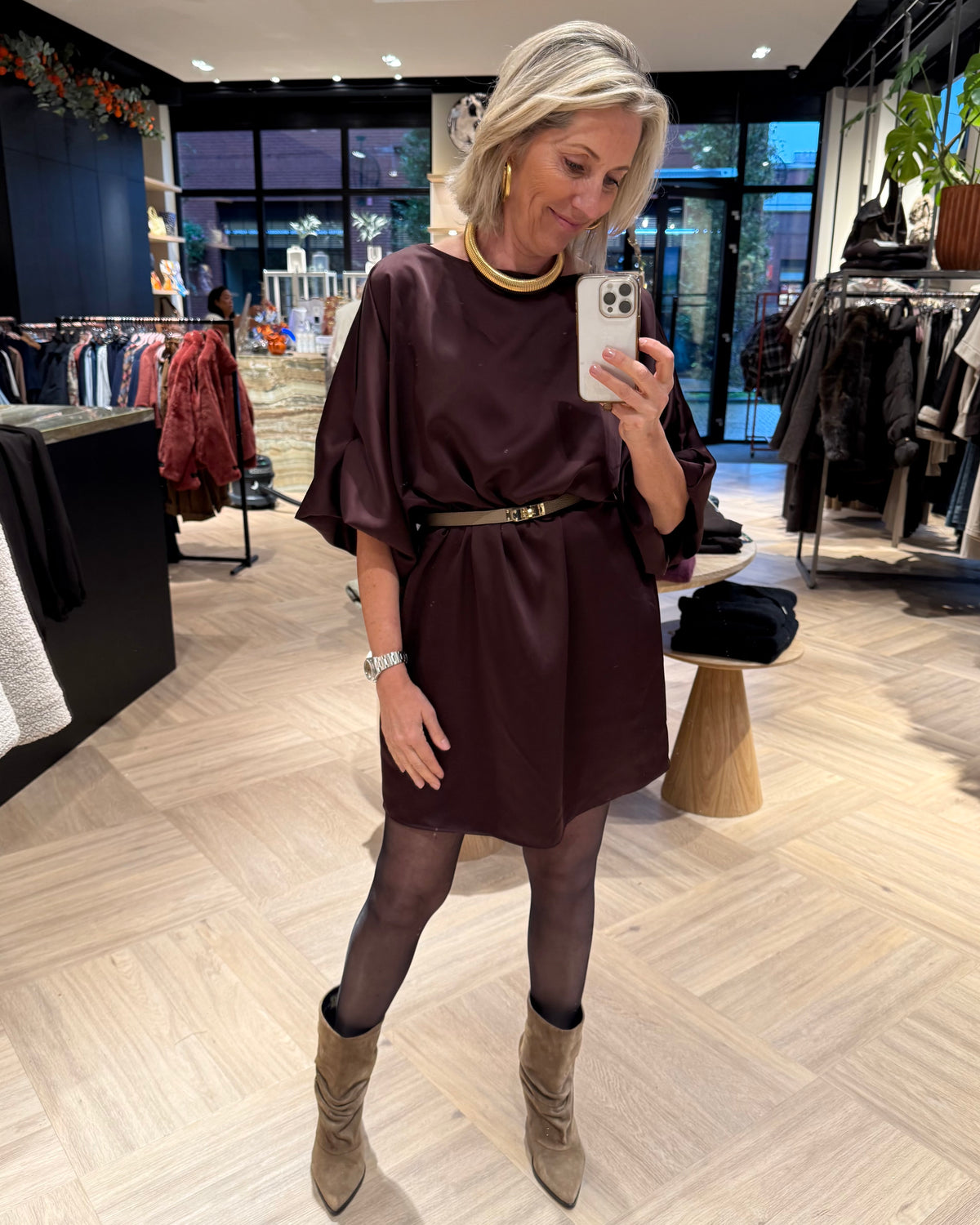 Jurk Roos Satijn Aubergine