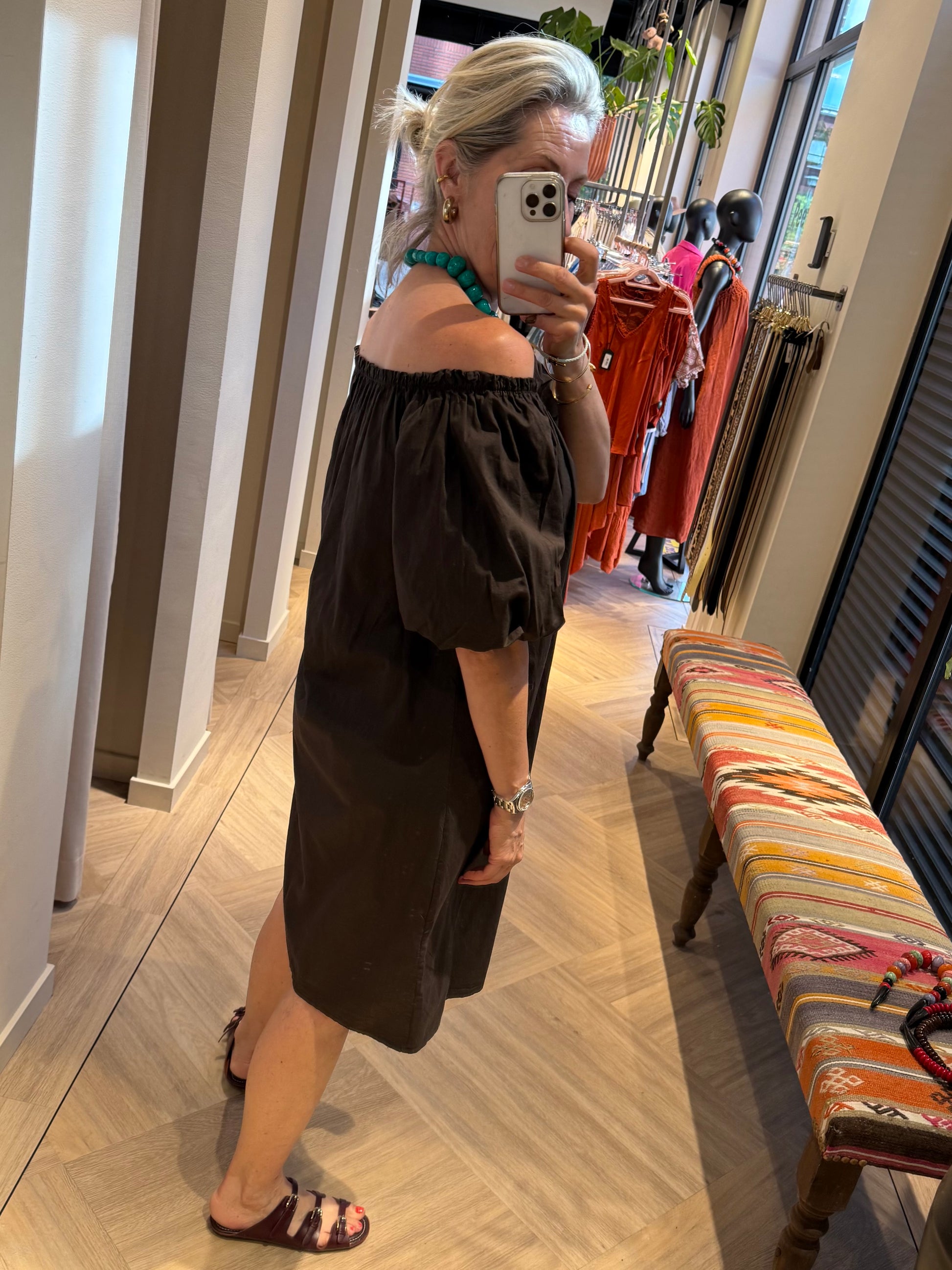 Jurk Claire Offshoulder Bruin - Peet kleding