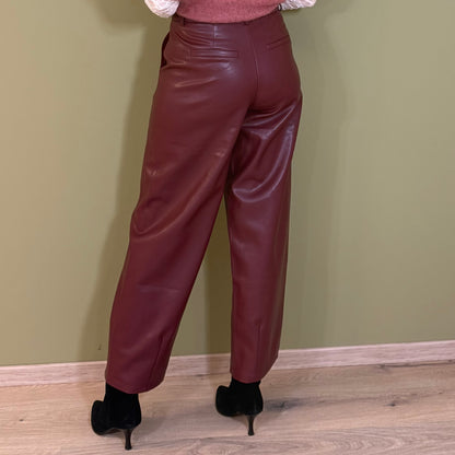 Ambika Barrel Broek PU Bordeaux - Peet kleding
