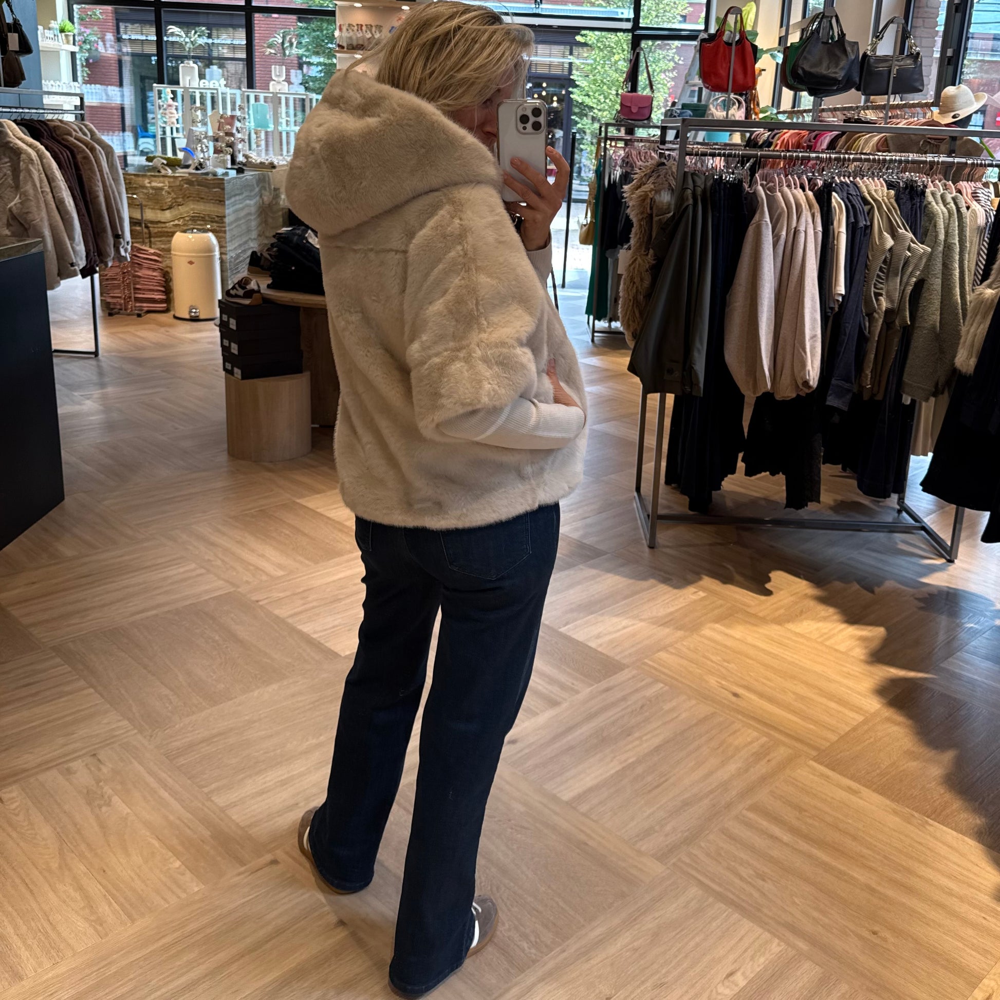 Bodywarmer Celia Faux Fur Beige - Peet kleding