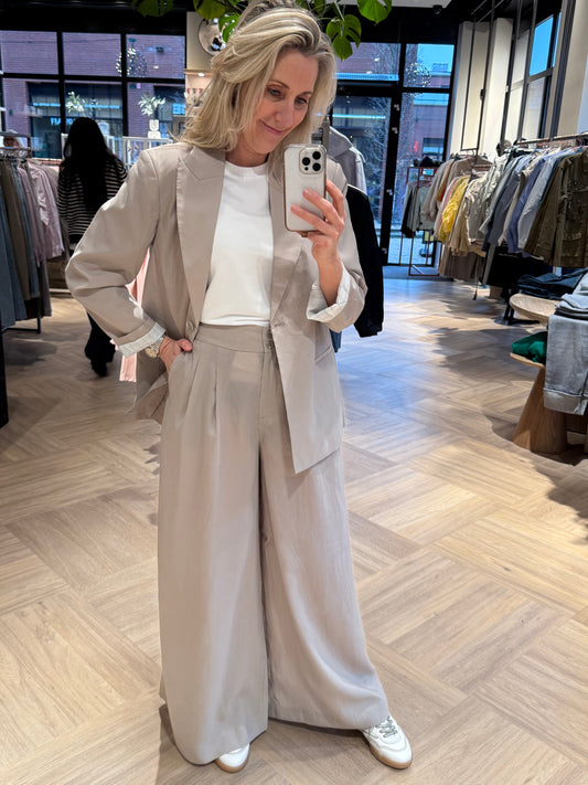 With Black Blazer Marleen - Peet kleding