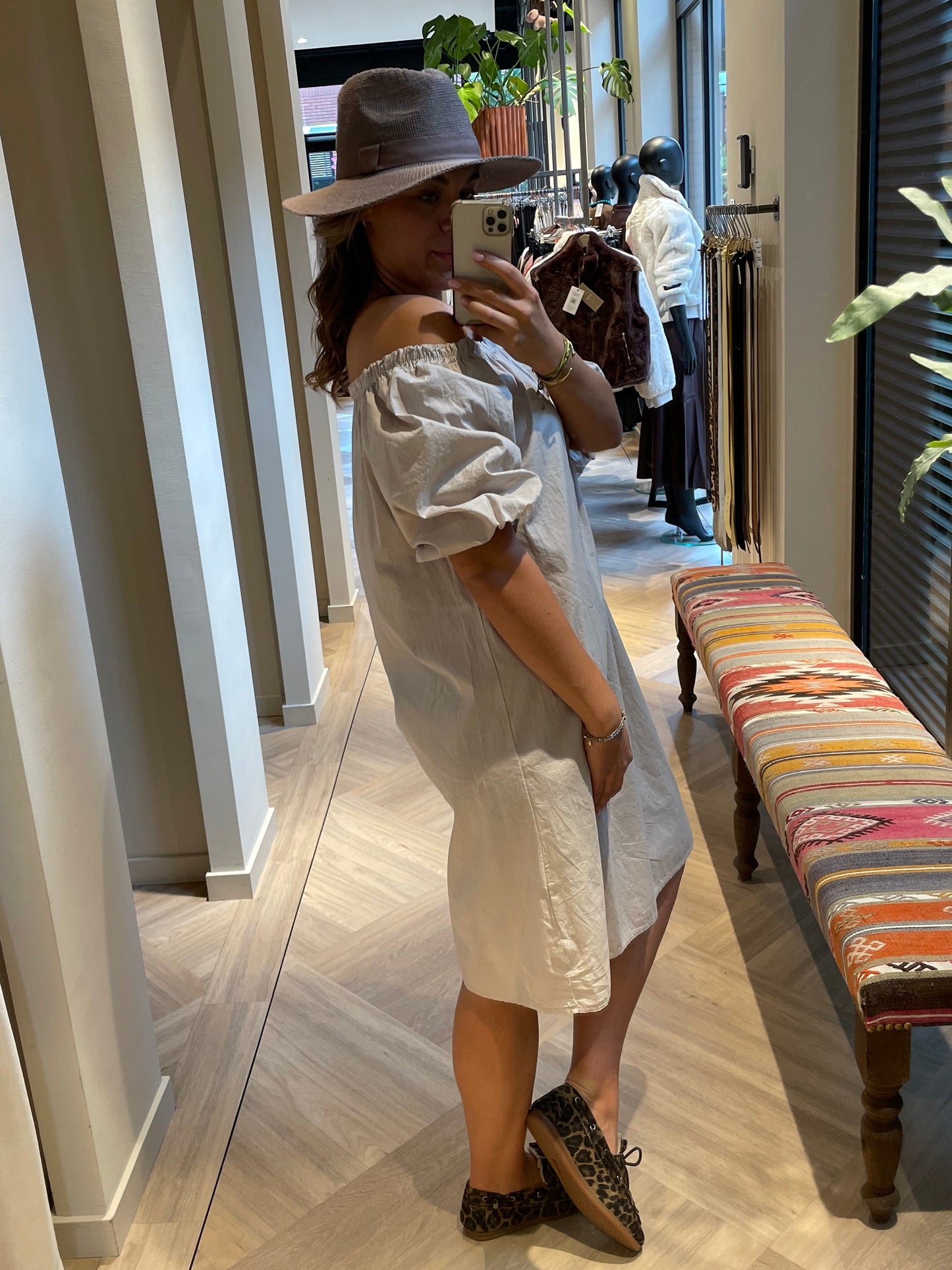 Jurk Claire Offshoulder Beige