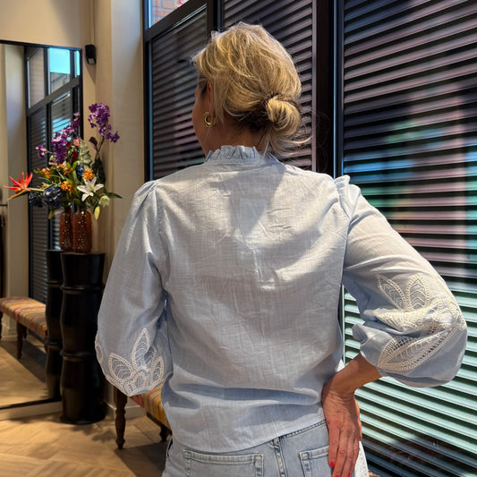 Blouse Indy Lichtblauw Wit - Peet kleding