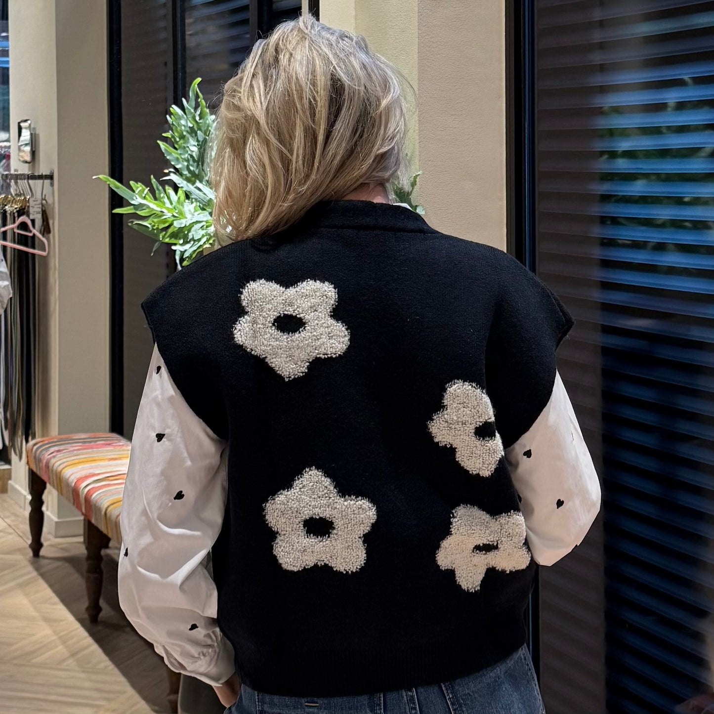 Geisha Vest Flowers Zwart Wit - Peet kleding