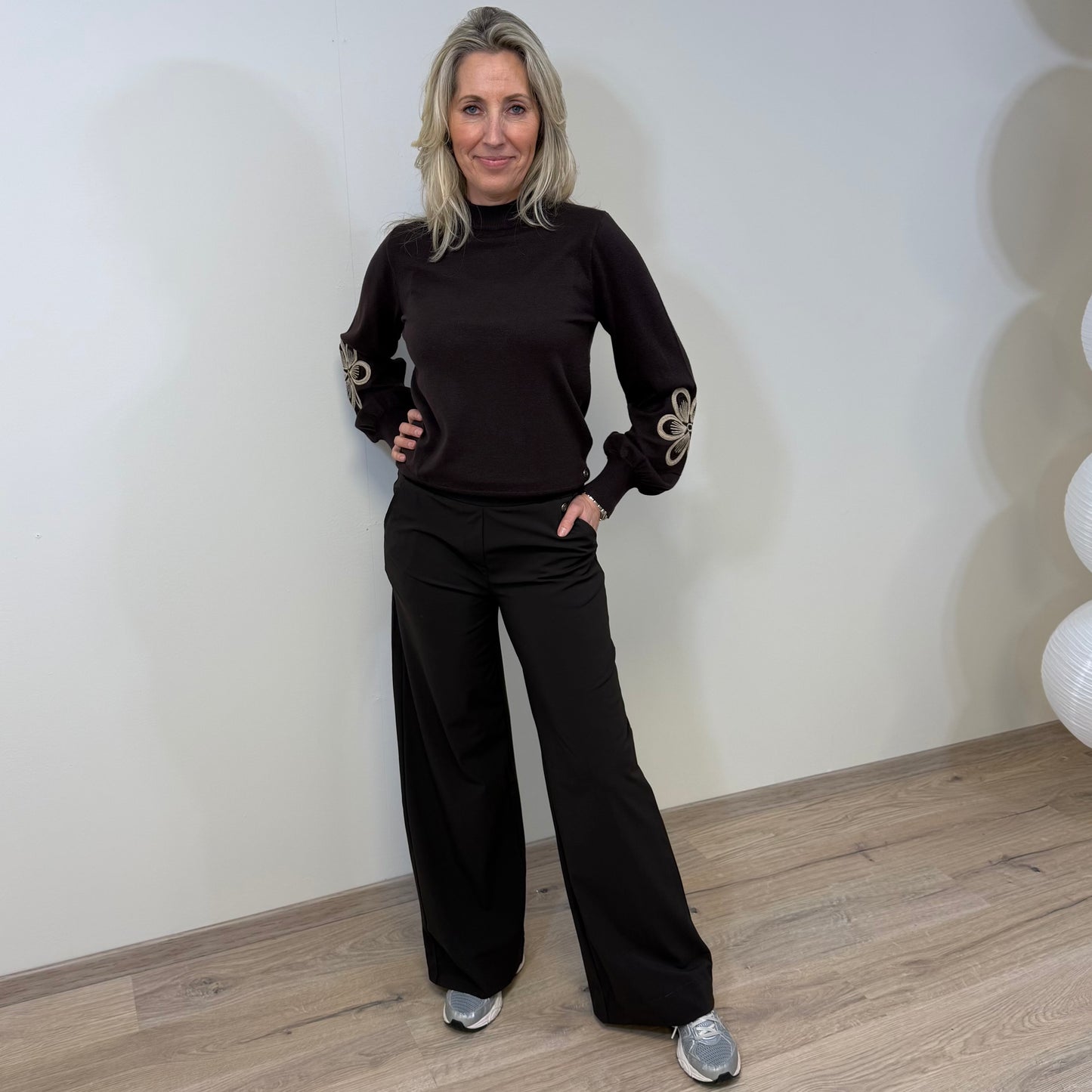 Triple Nine - Travel Trui Sophie Donkerbruin - 9004