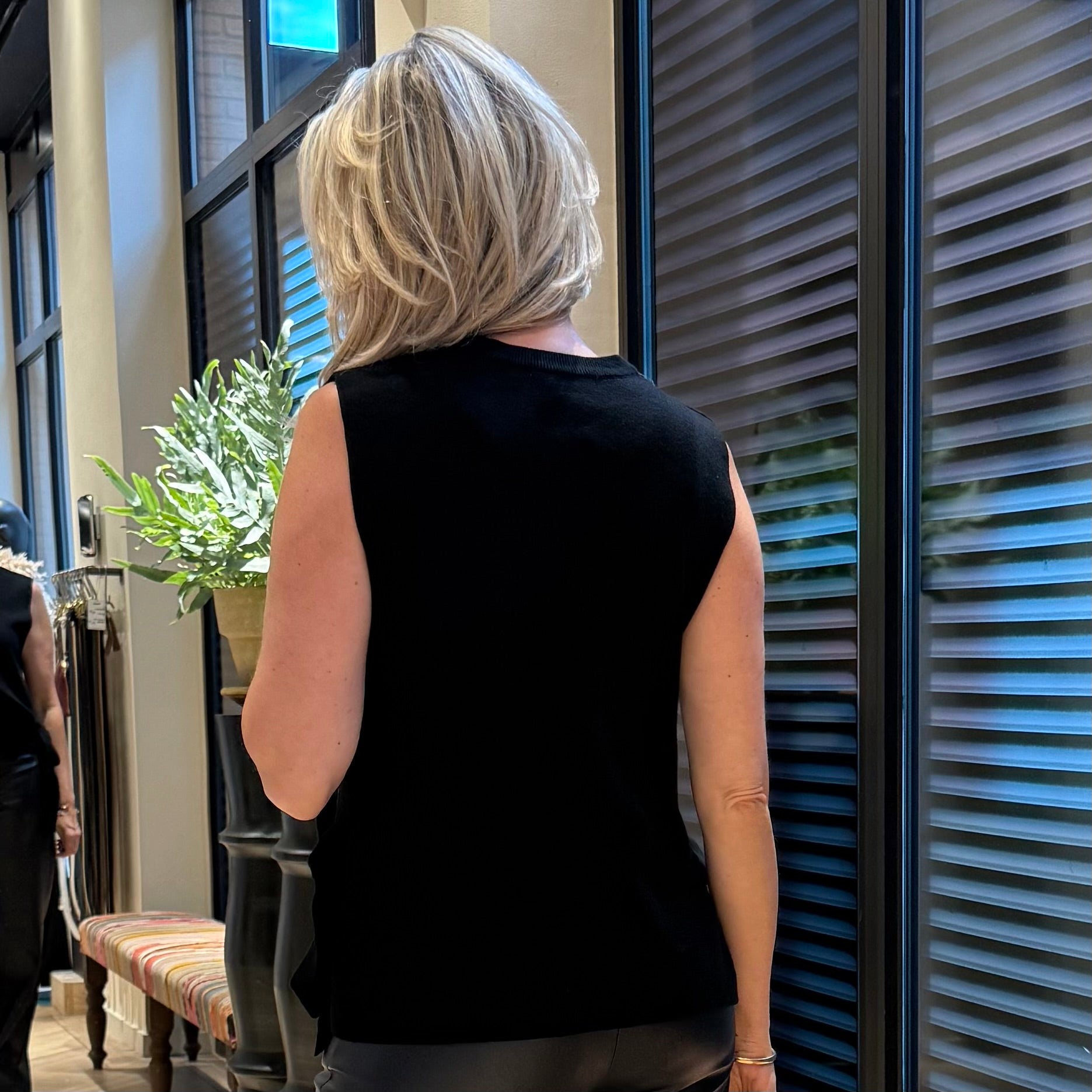 Gebreide Top Mouwloos Lucy Zwart - Peet kleding