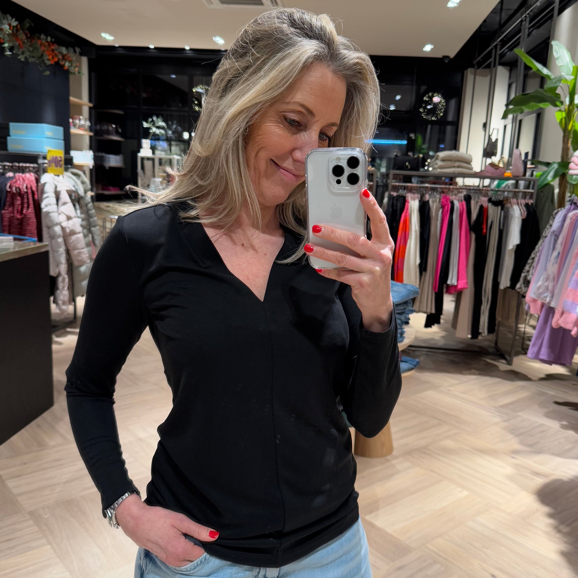 Rino & Pelle V Hals Top Cleo Zwart - Peet kleding