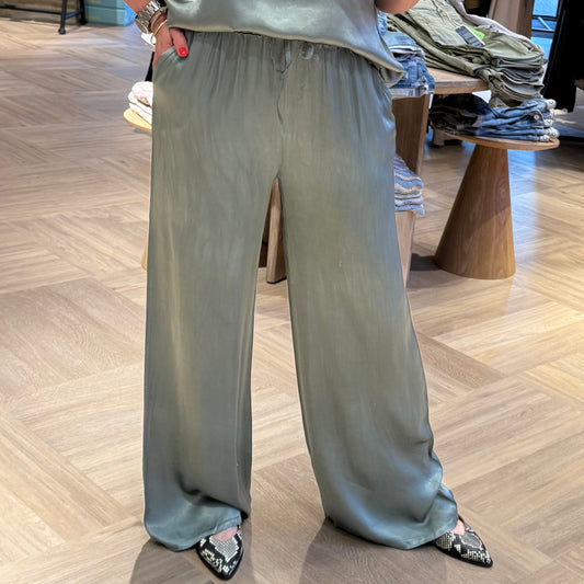 Satin Pants Marinde Olijf - Peet kleding
