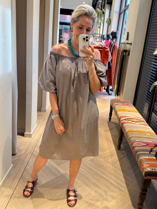 Jurk Claire Offshoulder Taupe - Peet kleding