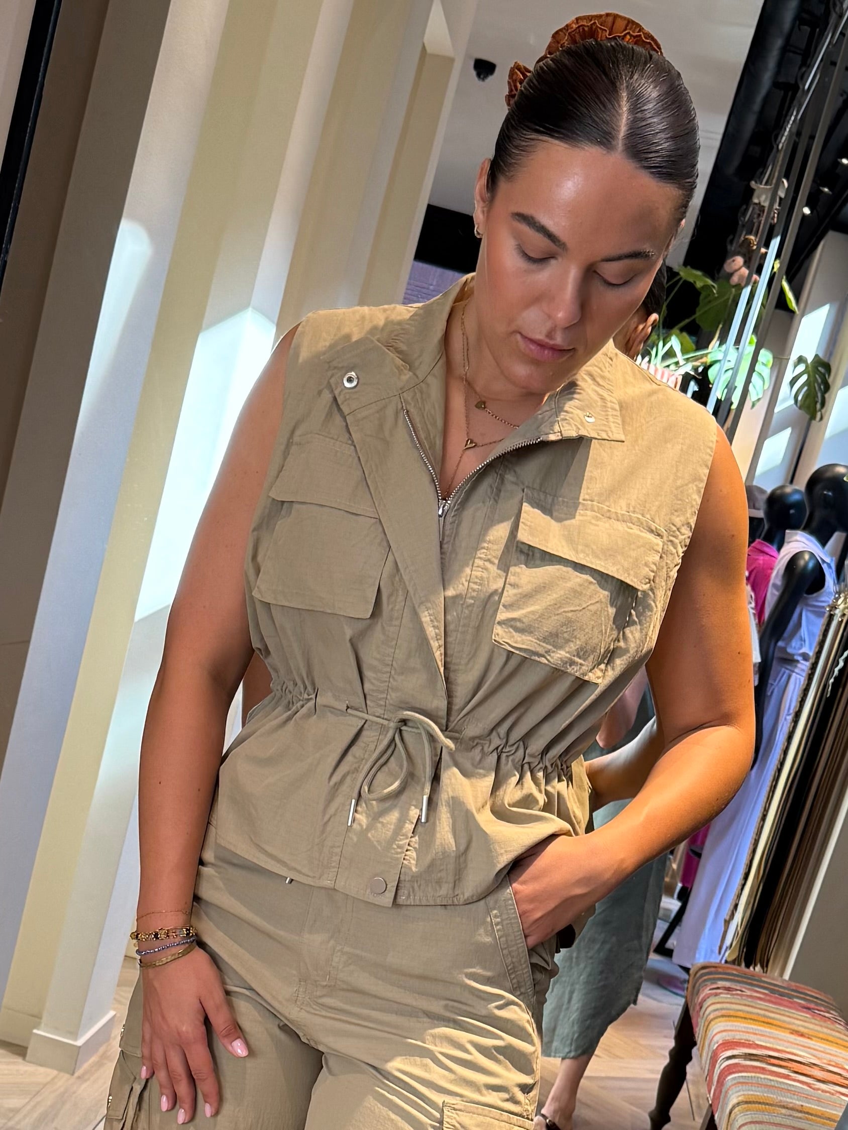 Ambika Gilet Aleid Khaki - Peet kleding