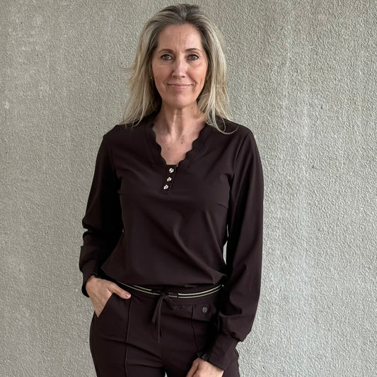 Triple Nine - Travel Top Laura Donkerbruin - 6933 - Peet kleding