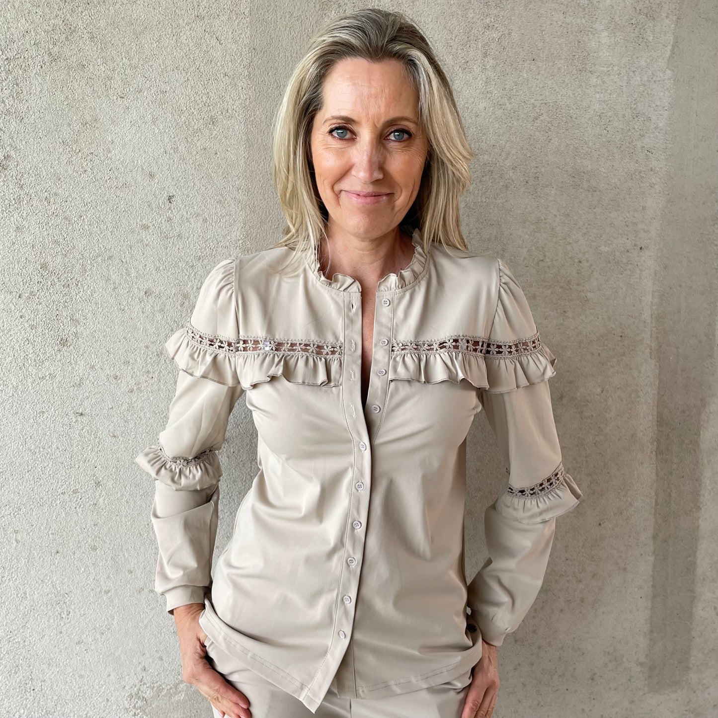 Triple Nine - Travel Blouse Joan Beige - 1108 - Peet kleding