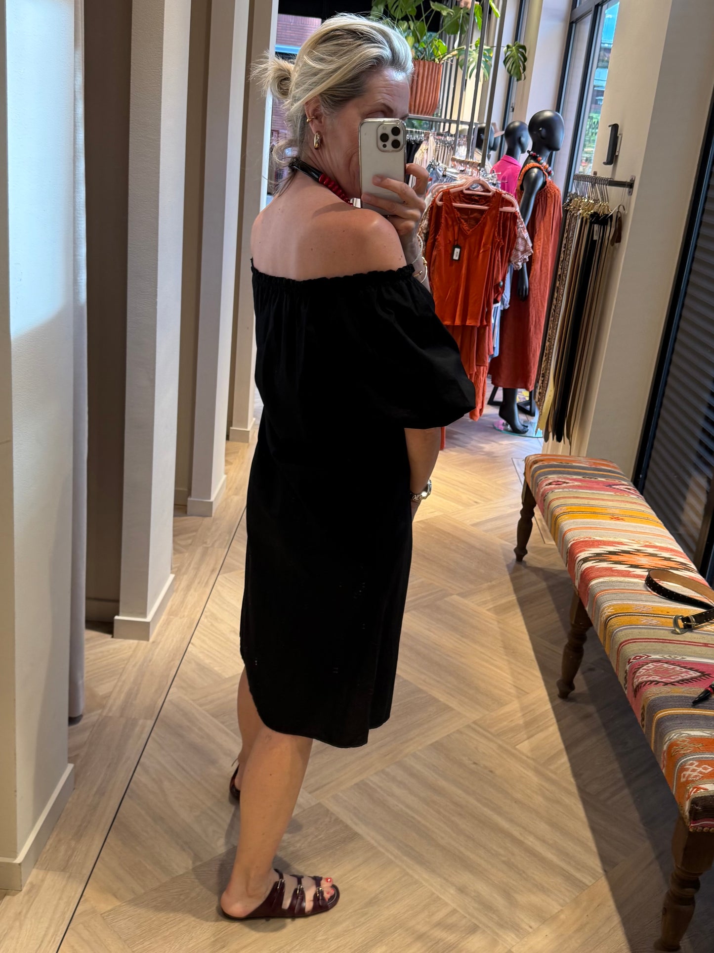 Jurk Claire Offshoulder Zwart - Peet kleding