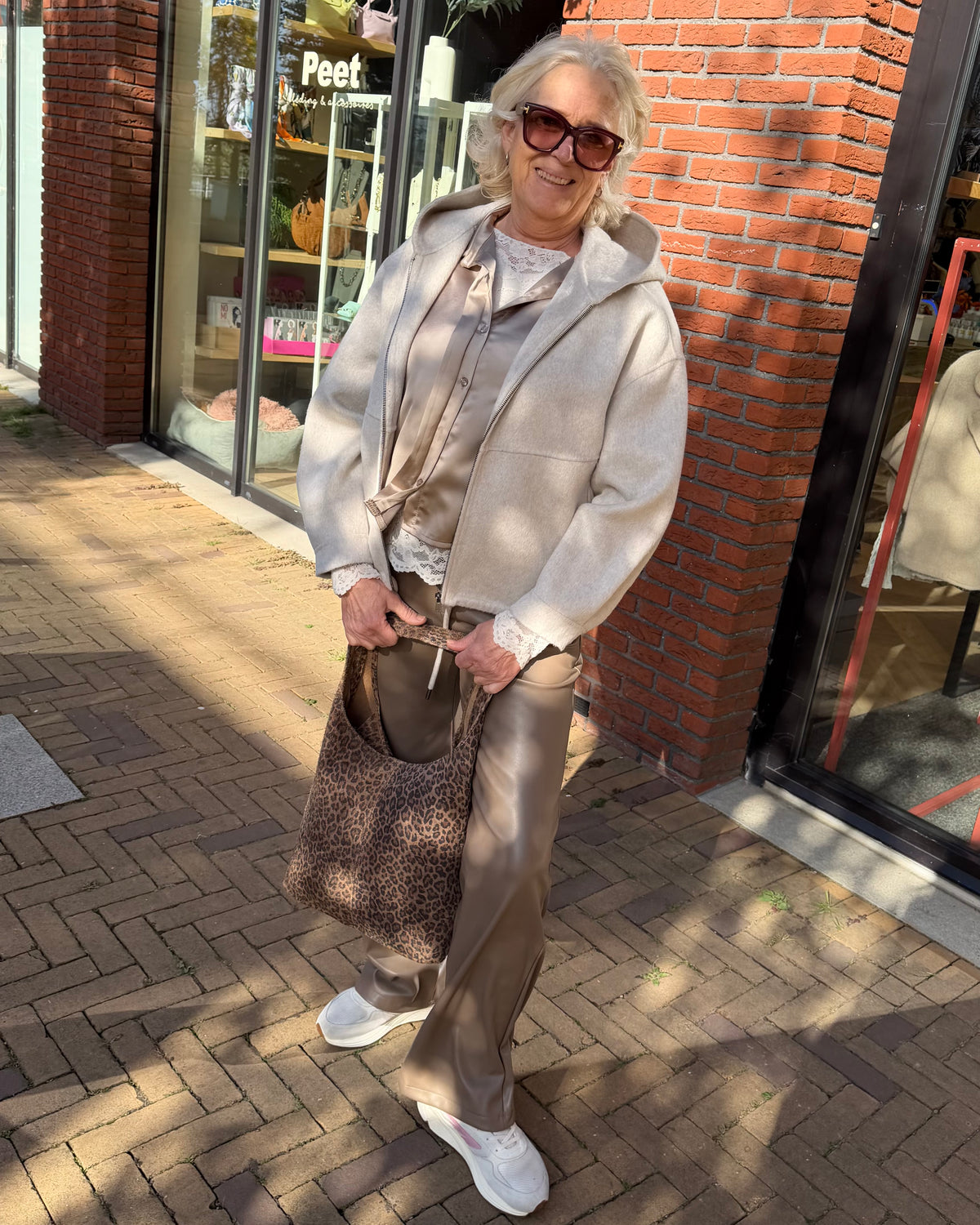 Blouse Roos Satijn Taupe - Peet kleding