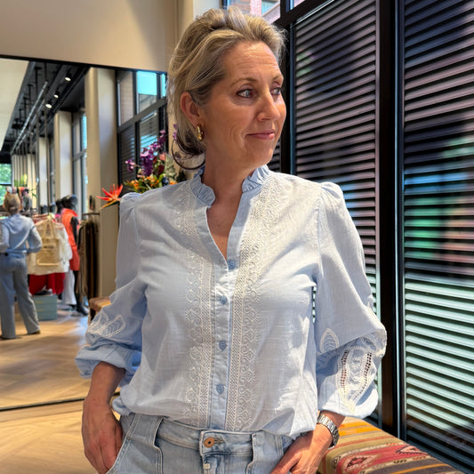 Blouse Indy Lichtblauw Wit - Peet kleding