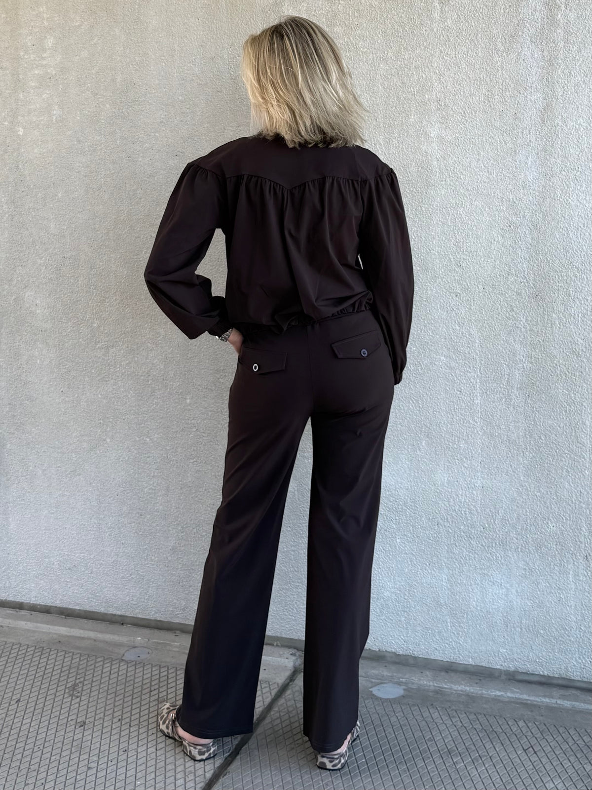 Triple Nine - Travel Blouse Sasha Donkerbruin - 5951 - Peet kleding