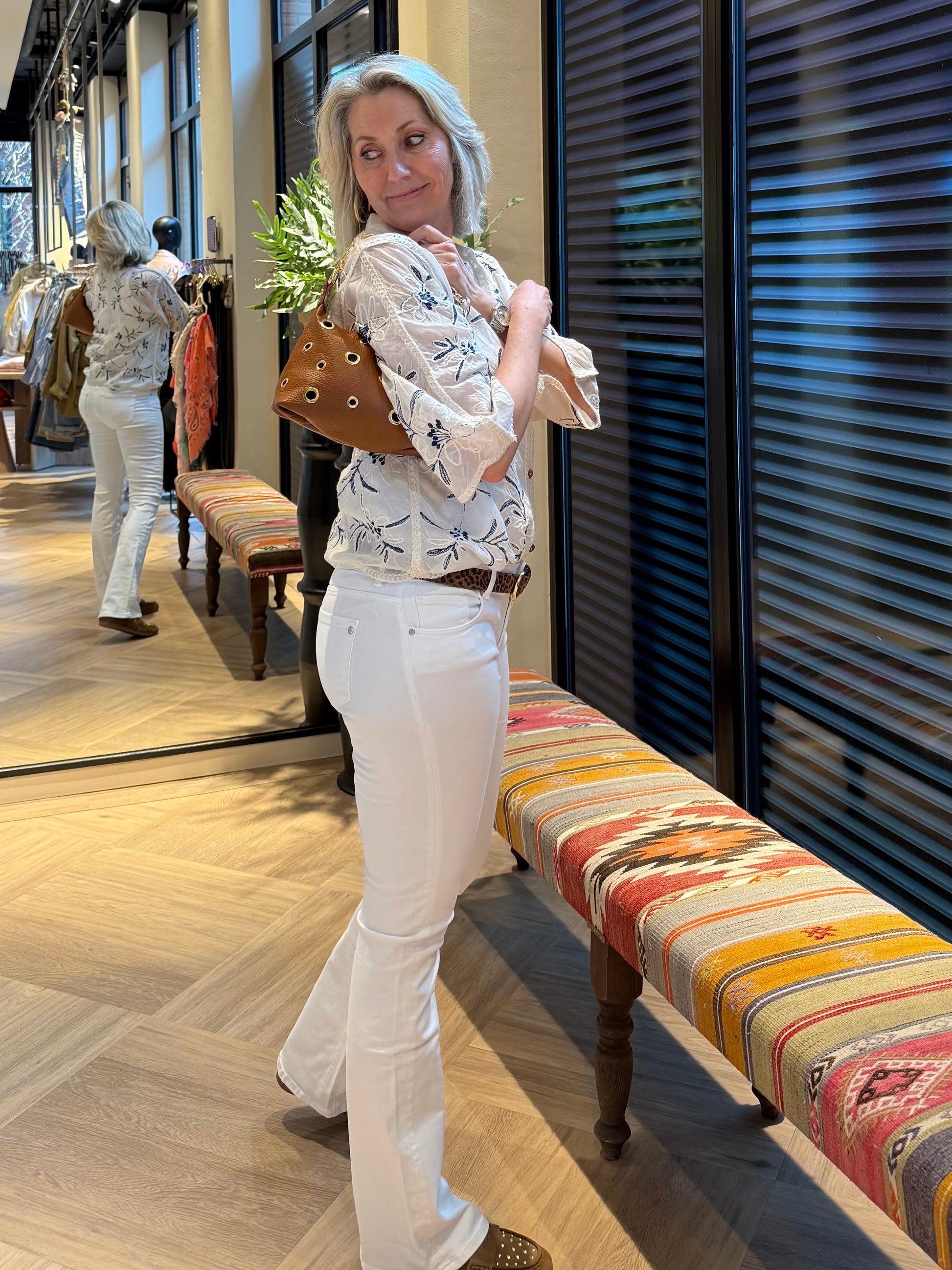 Blouse Embroid Ecru Navy - Peet kleding