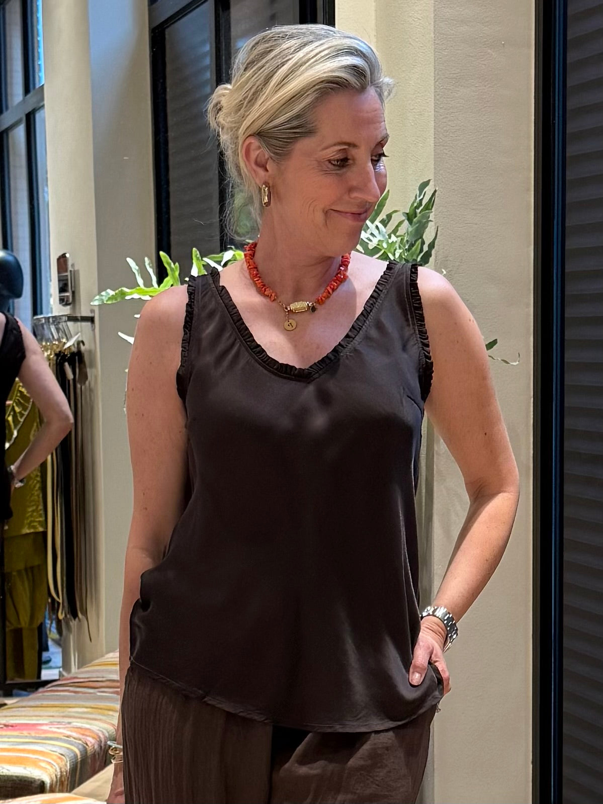 Top Anne Silk Bruin - Peet kleding