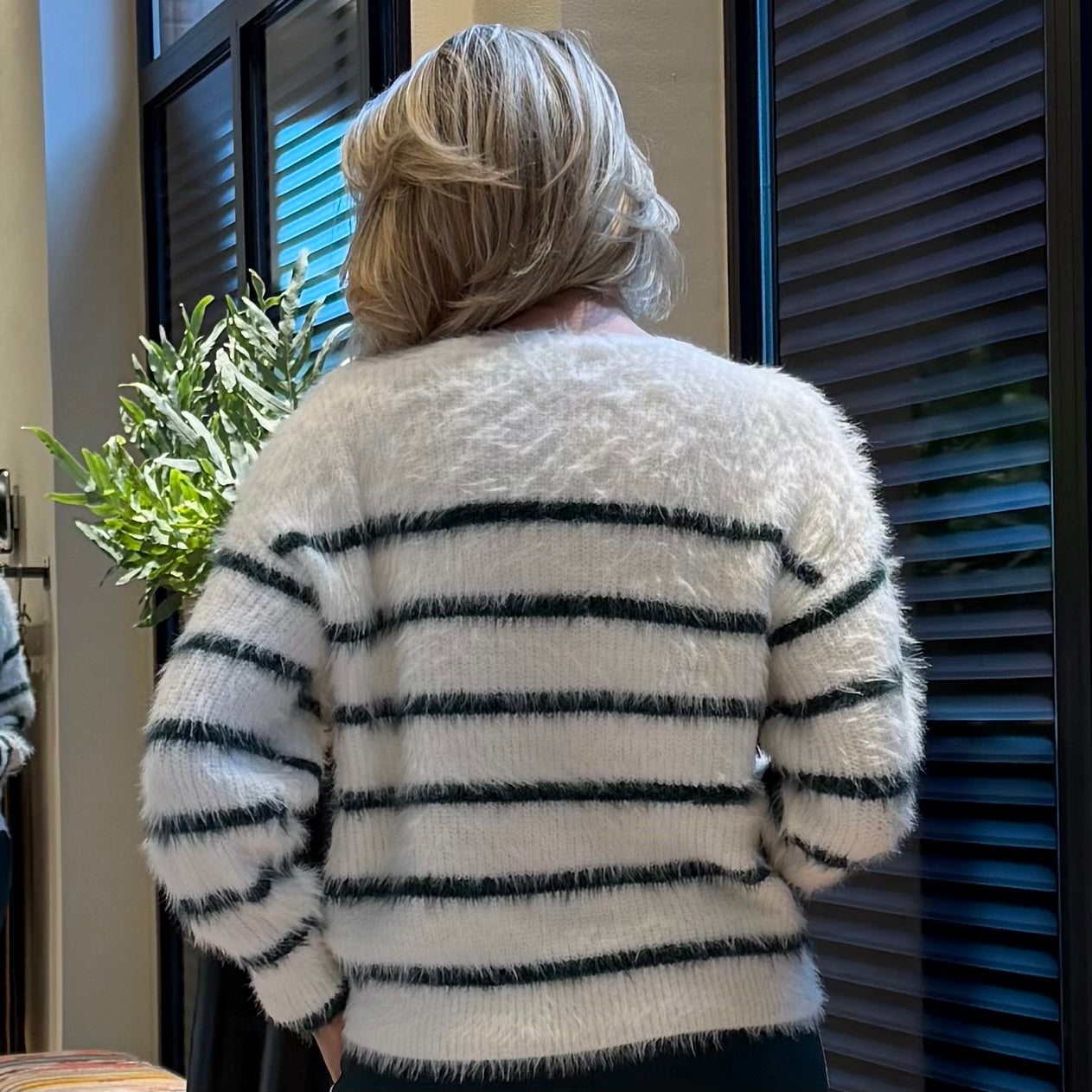 Red Button Fuzzy Sweater Pine - Peet kleding