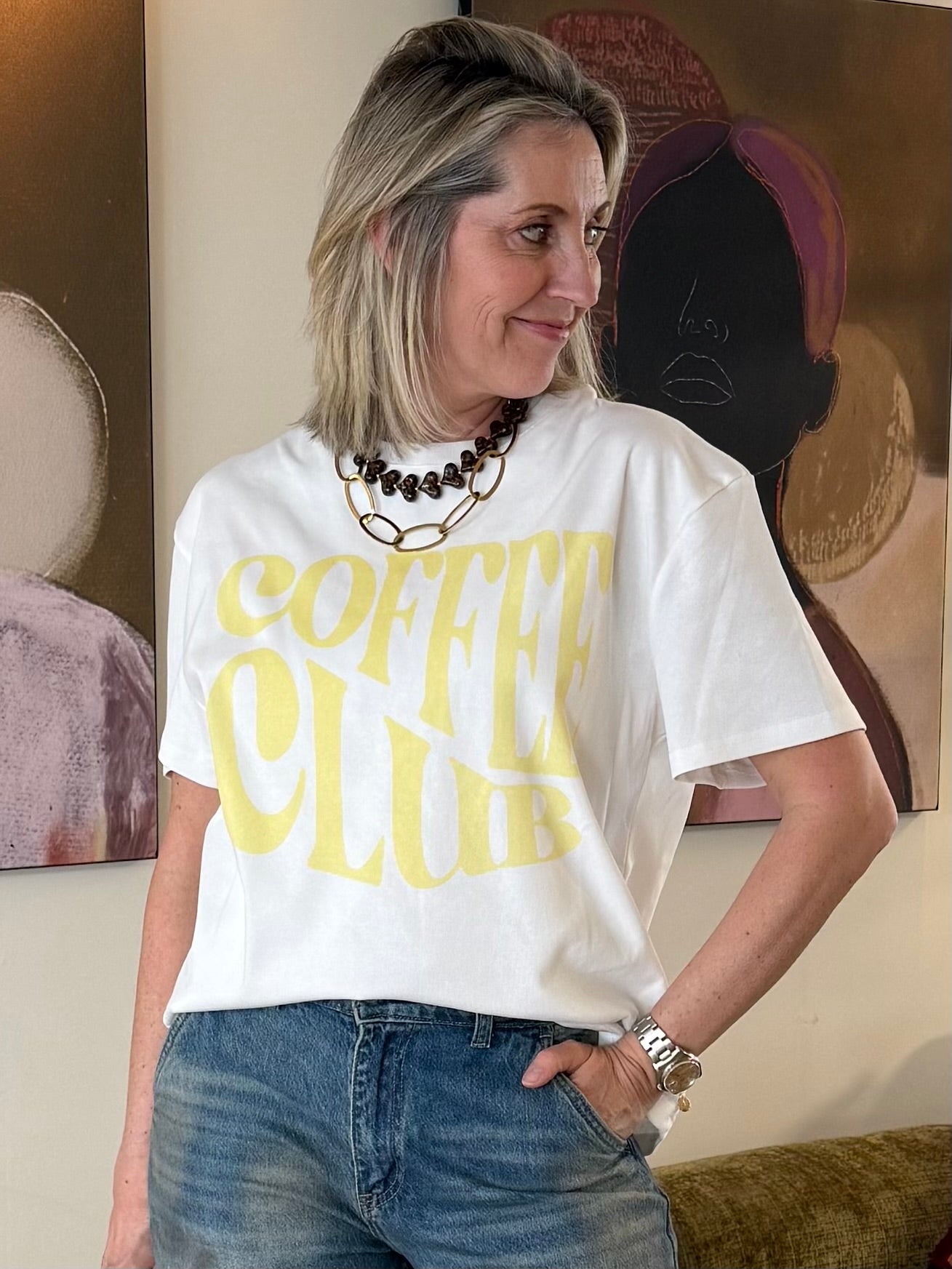 T-Shirt Ambika Coffee Club Geel - Peet kleding