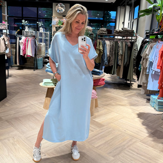 Azzurro Jurk Adi V-Hals Lichtblauw